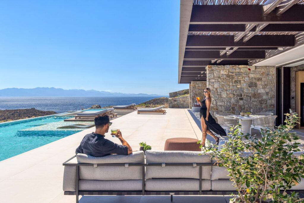 2. Unm Mykonos