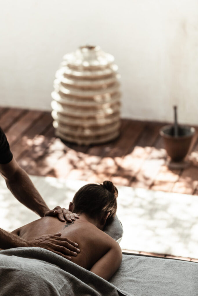 2. Masseuse